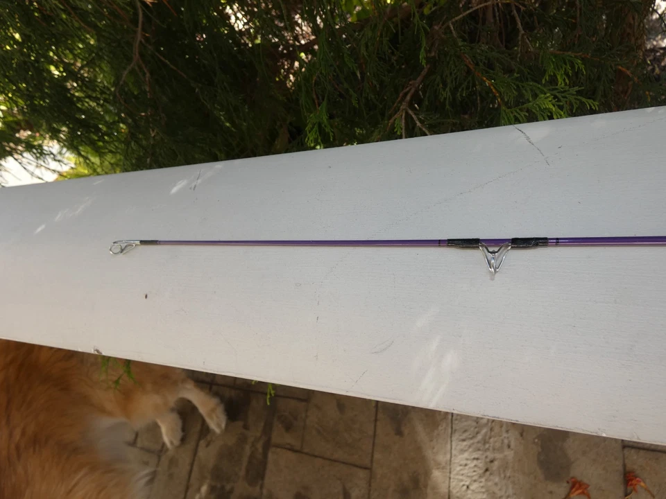 Caña de pescar giratoria Shakespeare púrpura SP 46F-2M acción media 2 piezas 4 1/2 pies Foto 4 de 4