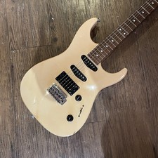 [Charvel] Chitarra elettrica tipo MYG6R ST bianca SSH tipo Dinky usata dal Gi...