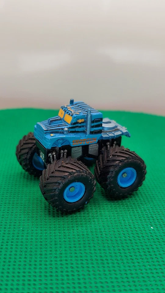 MICRO MACHINES - MONSTER TRUCK "SHOTGUN" Blue/ Black Kenworth Cab TuffTrax - Image 2 of 4