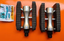 SPORTS PEDALS PAIR WELLGO MARKED GOOD STATE PEDALI BICI VINTAGE