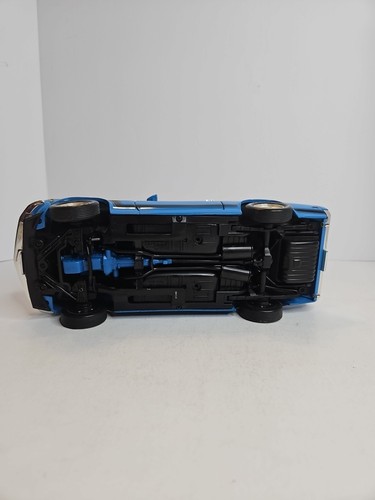 ERTL American Muscle 1970 Ford Mustang Boss 302 1:18 Scale Diecast Blue - Picture 6 of 12