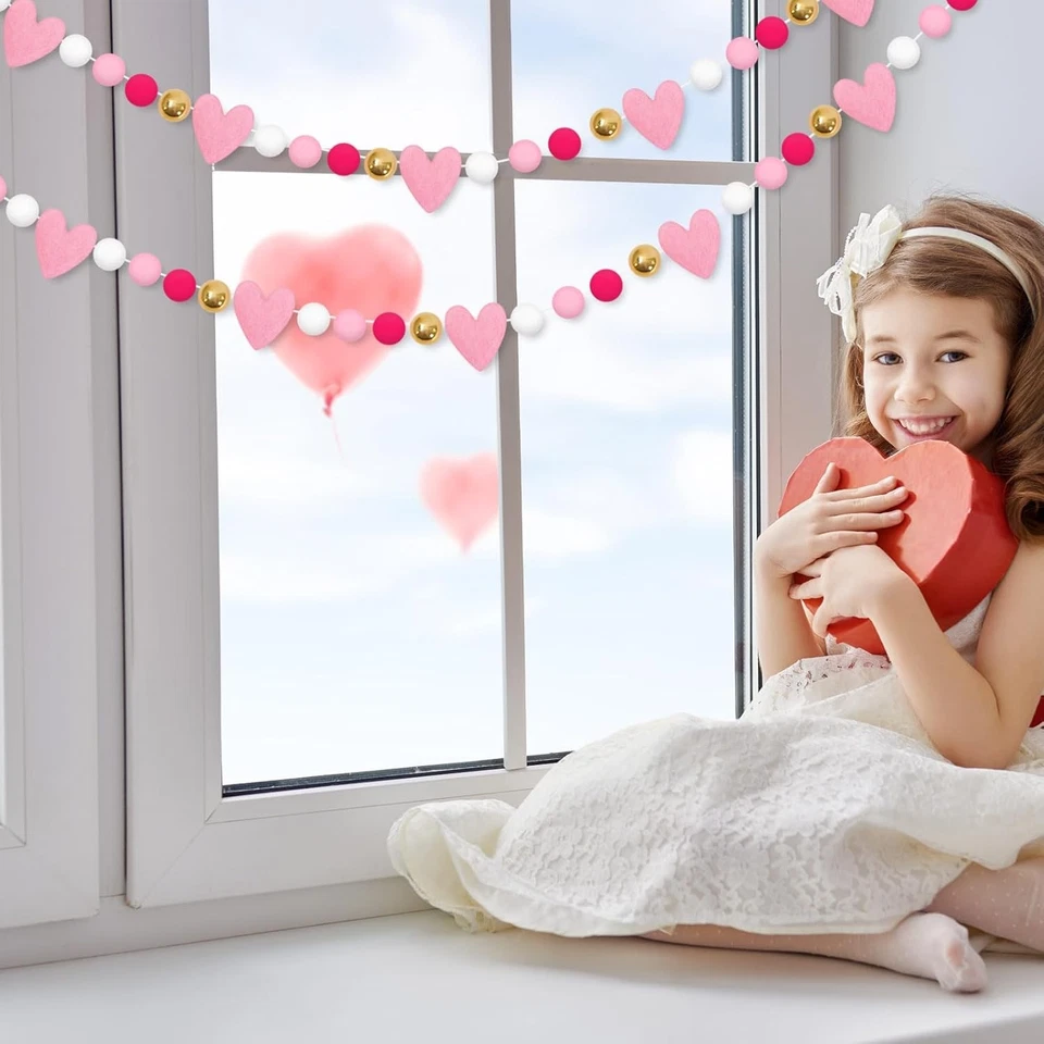 Guirnalda de bola de fieltro para día de San Valentín 3D rosa corazón pompón 8,2 pies, blanco Foto 4 de 4