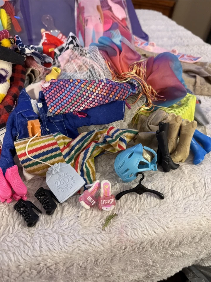 Lote De Ropa Y Accesorios Barbie Y Ken Algunos De Colección 30 Más Artículos Foto 2 de 4