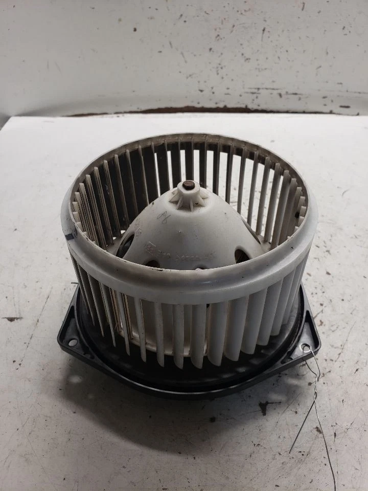 Motor de ventilador compatível com 09-20 370Z 1332504 - Imagem 2 de 4