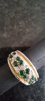 14 Karat Gelbgold Band, gewelltes Design, Smaragde und Diamanten, Größe 10 1/2