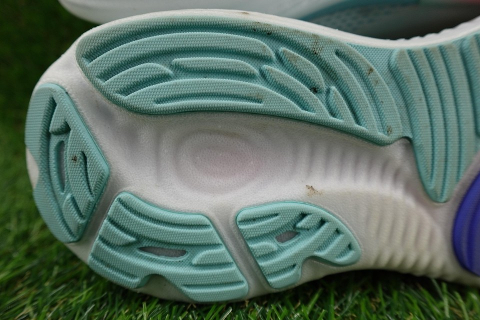 Brooks Glycerin GTS 22 Shoes Womens Size 8.5 White Limpet Shell Amparo ...