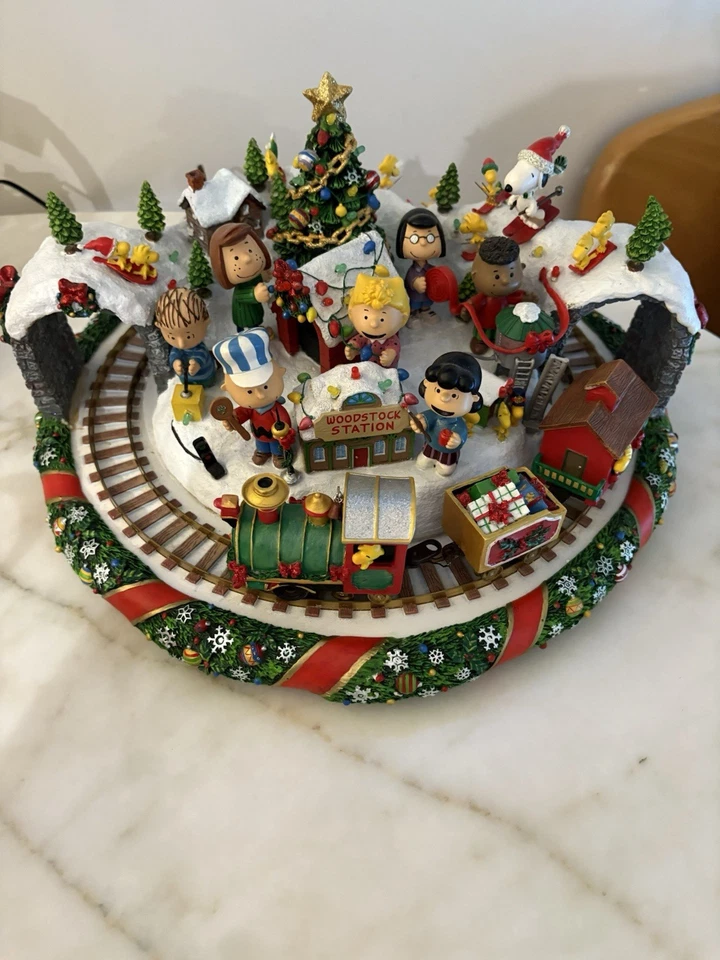 Danbury Mint Peanuts Christmas Wonderland Woodstock Train Station Lighted - Image 4 of 4