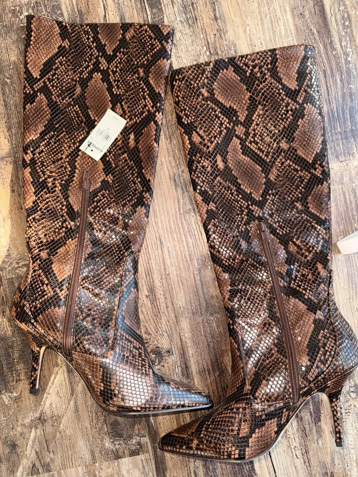 Botas hasta la rodilla Express piel de serpiente talla 8,5 marrón nuevas con etiquetas Foto 2 de 4