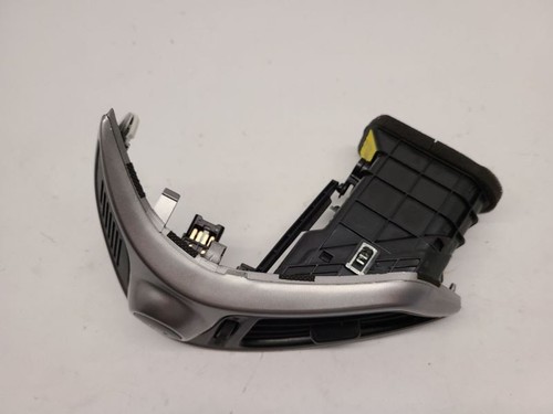 2010-2013 Hyundai Tucson RH Right Center Dash Vent - Picture 4 of 12