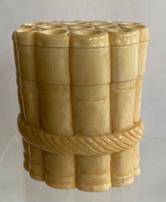 Antike Rinder geschnitzt Bambus Konvolut geformte Schmuckschatulle Netsuke japanischer Stil