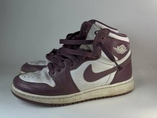 Nike Air Jordan 1 High OG  Bordeaux  Grade Sc...