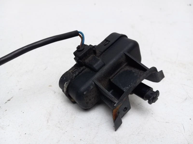 Volkswagen Tiguan 2009 liberación del actuador de la puerta del gas combustible Foto 3 de 4