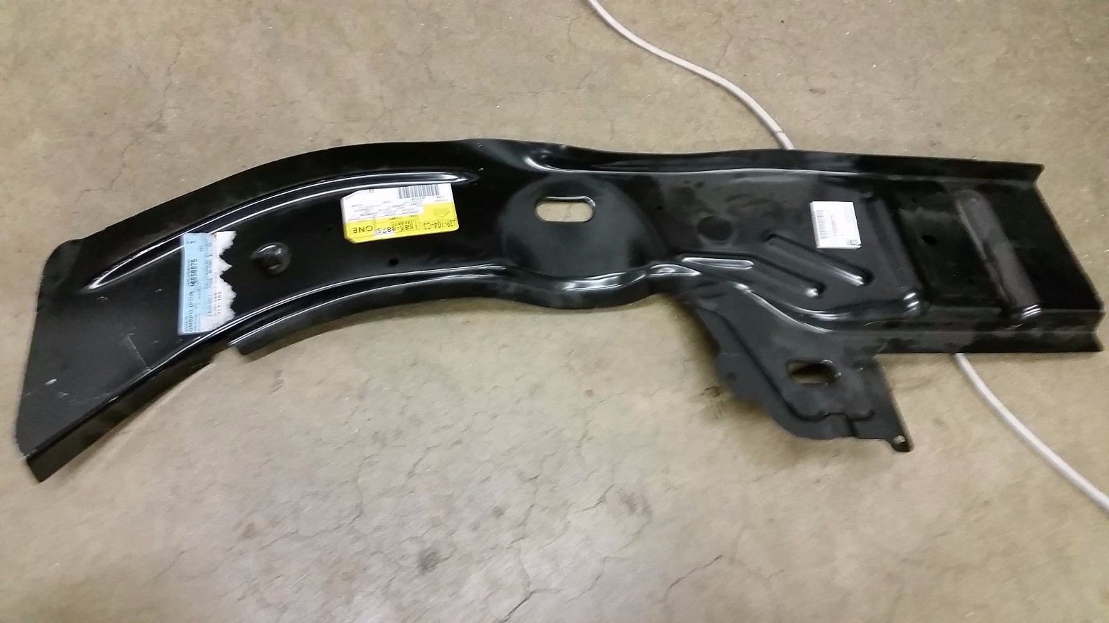 05-10 Chevrolet Cobalt Fender Outer Rail Right OEM 15858875