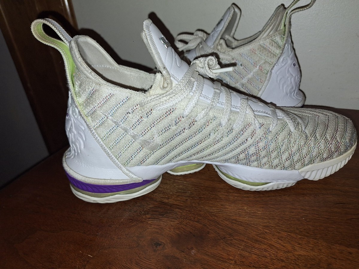 NIKE LeBron 16バズライトイヤー NIKE LEBRON 16 'BUZZ LIGHTYEAR' ナイキ レブロン 16 バズ