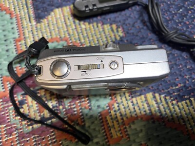 Fujifilm FinePix 40i 2.4MP Compact Digital Camera w/ Remote LOOSE