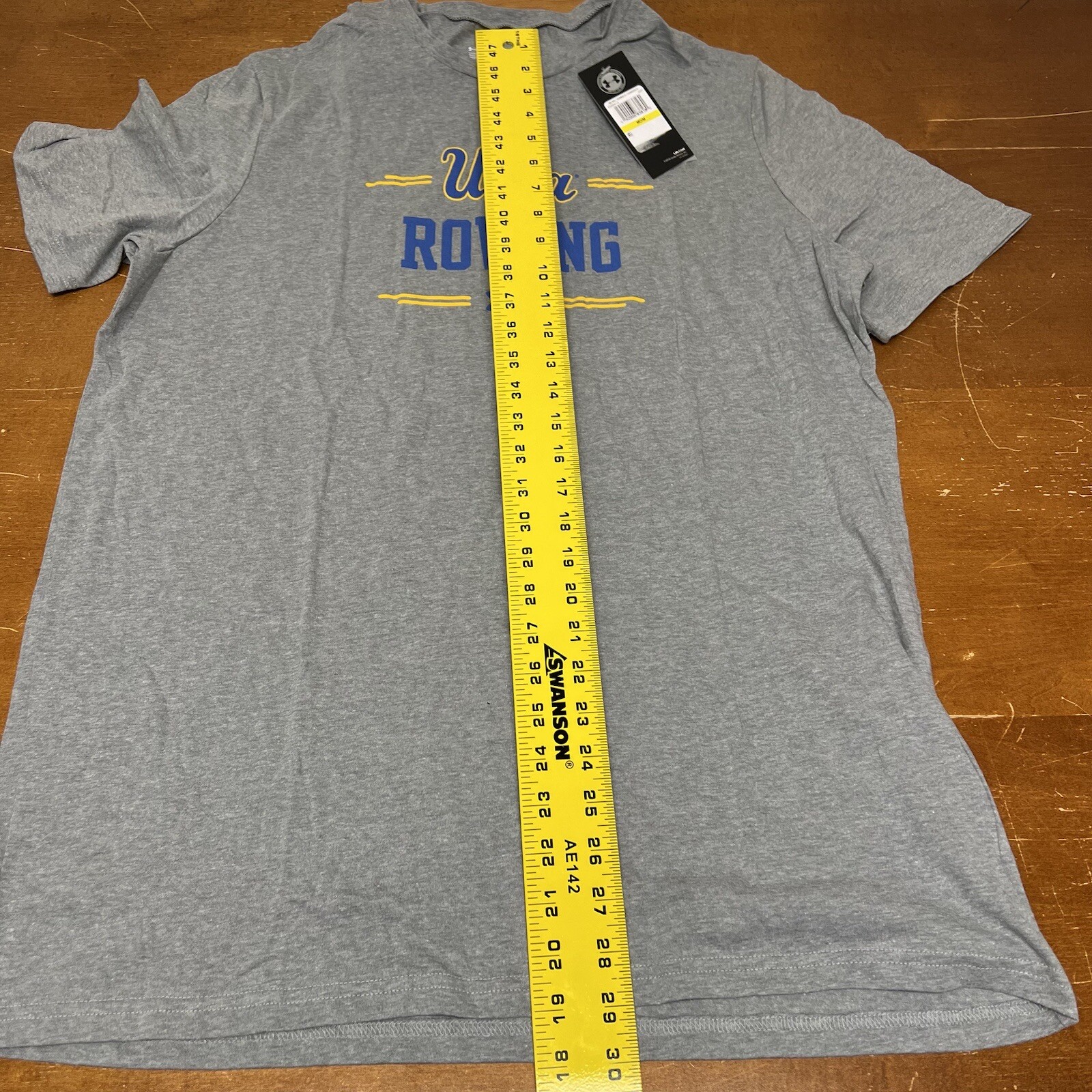 FILA Camicia UCLA Bruins da uomo grigio medio canottaggio maniche corte squadra rilasciata sotto armatura