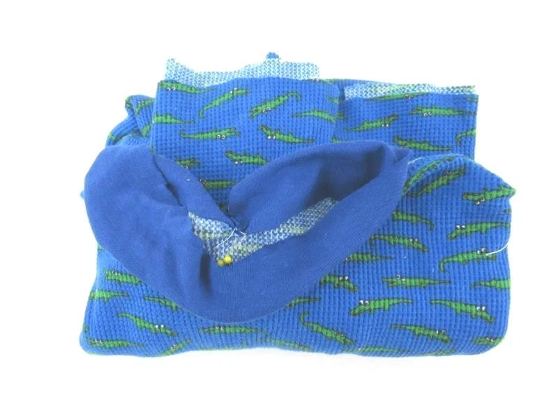Lote de restos de tela de pijama tejido gofre cocodrilo verde azul hágalo usted mismo artesanía Foto 4 de 4