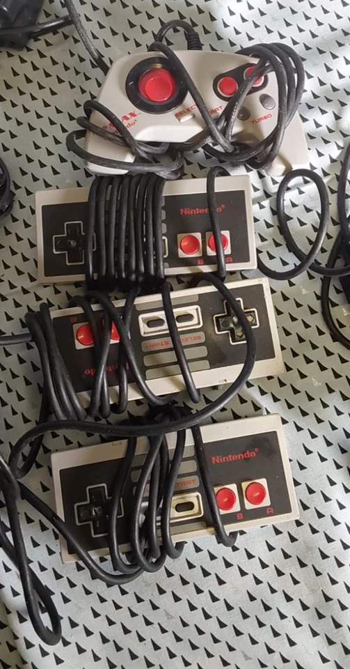 Original NES Nintendo Entertainment System -NOT TESTED - Image 4 of 4