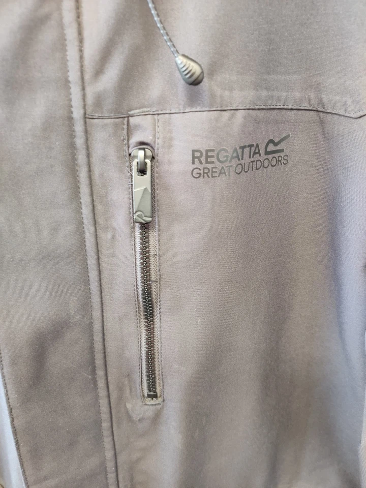 CHAQUETA IMPERMEABLE REGATTA GREAT OUTDOOR CARBÓN MEDIO PARKA CREMALLERA FORRADA CAPUCHA HOMBRE Foto 2 de 4