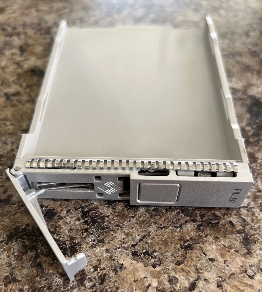 Disco rígido SUN MicroSystems SunFire X4100 servidor 2,5" enchimento em branco 330-4033-01 - Imagem 2 de 4