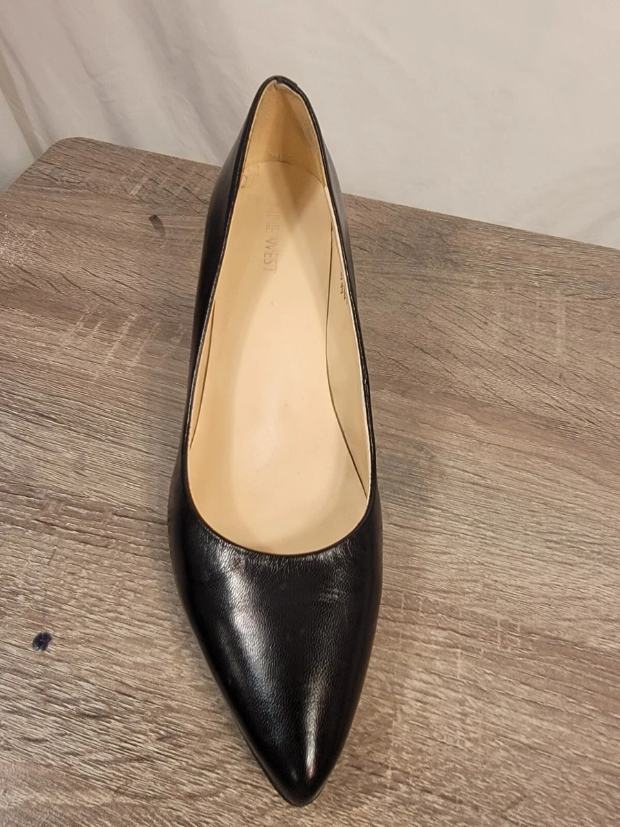 Nine West Women s black Jazzin Almond toe wedges size 10M