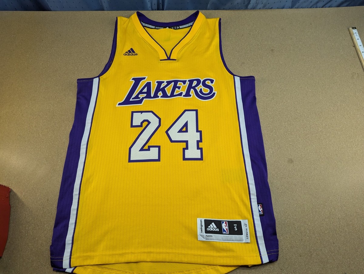 LA Lakers Adidas Kobe Bryant 2016 Basketball Jersey Mens Size S +2 Swingman