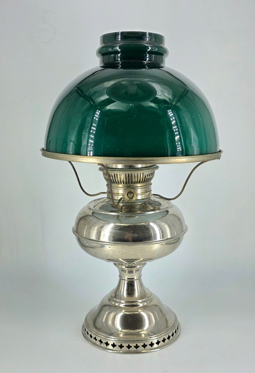 Antique Original Rayo Center Draft Kerosene Oil Lamp with Flame