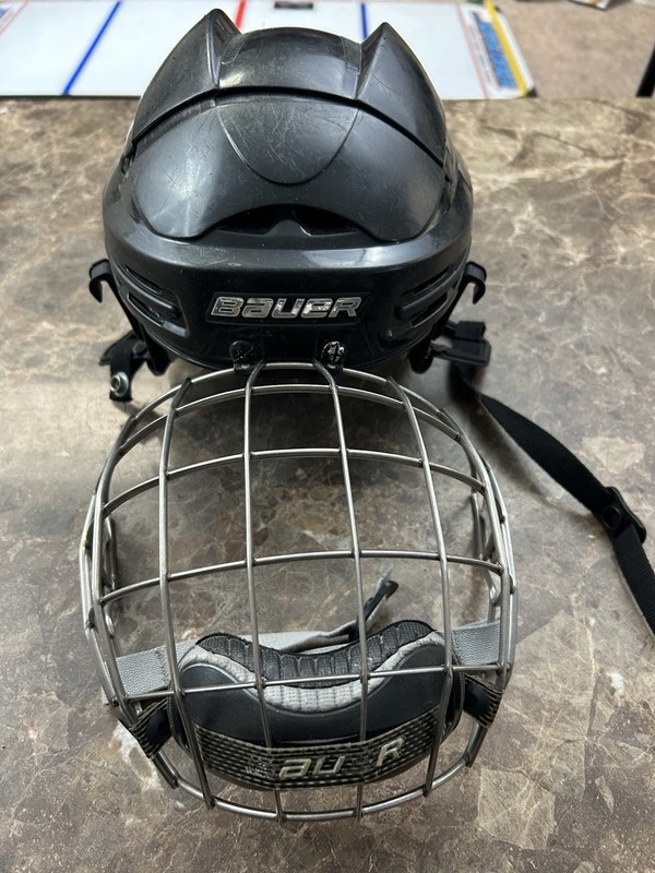 Bauer BHH9900S Ice Hockey Helmet - Small (S) WITH FM 9900 S Cage