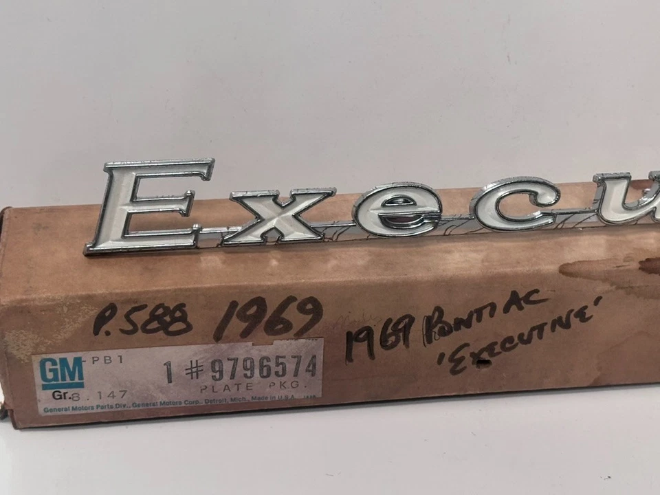 Pontiac Executive 1969 placa emblema original GM 9796574 Foto 3 de 4