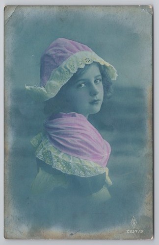 RPPC handgetöntes edwardianisches Mädchen rosa Haube Spitze AS Logo 2337/3 Post 1900er
