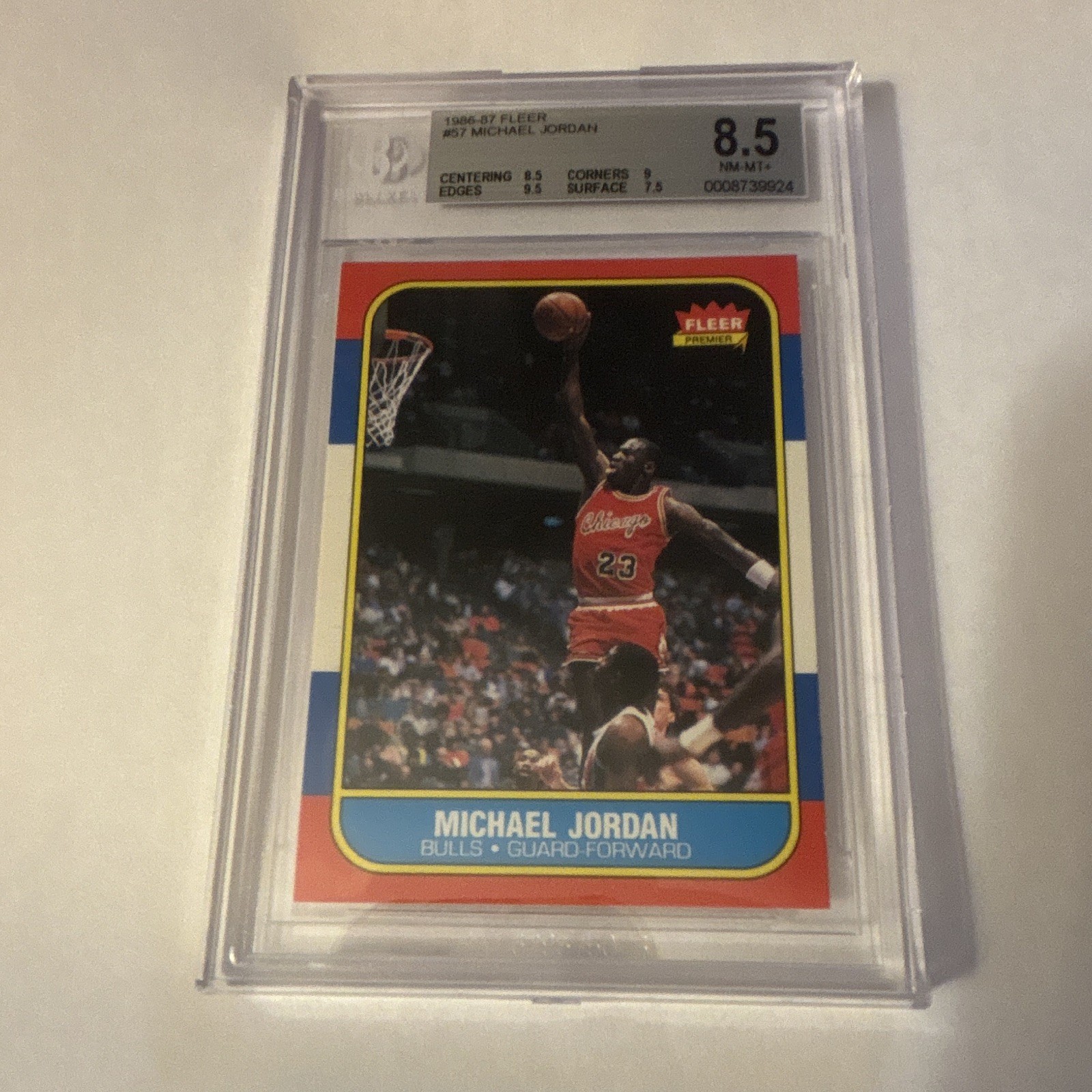Fleer 1986-87 Michael Jordan #57 Rookie Base Chicago Bulls BGS 8.5