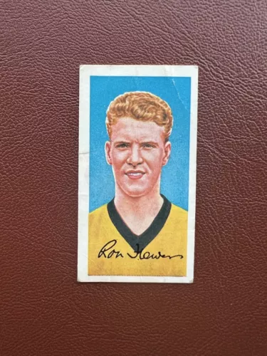 1964 Barratt A12 Famous Footballers - Ron Flowers #24