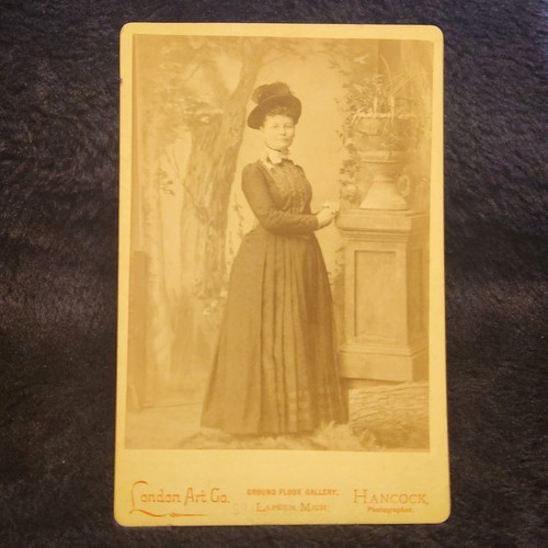 Victorian Women  Cabinet Card Photo  Lapeer  Michigan  Hancock , Landen Art Co.