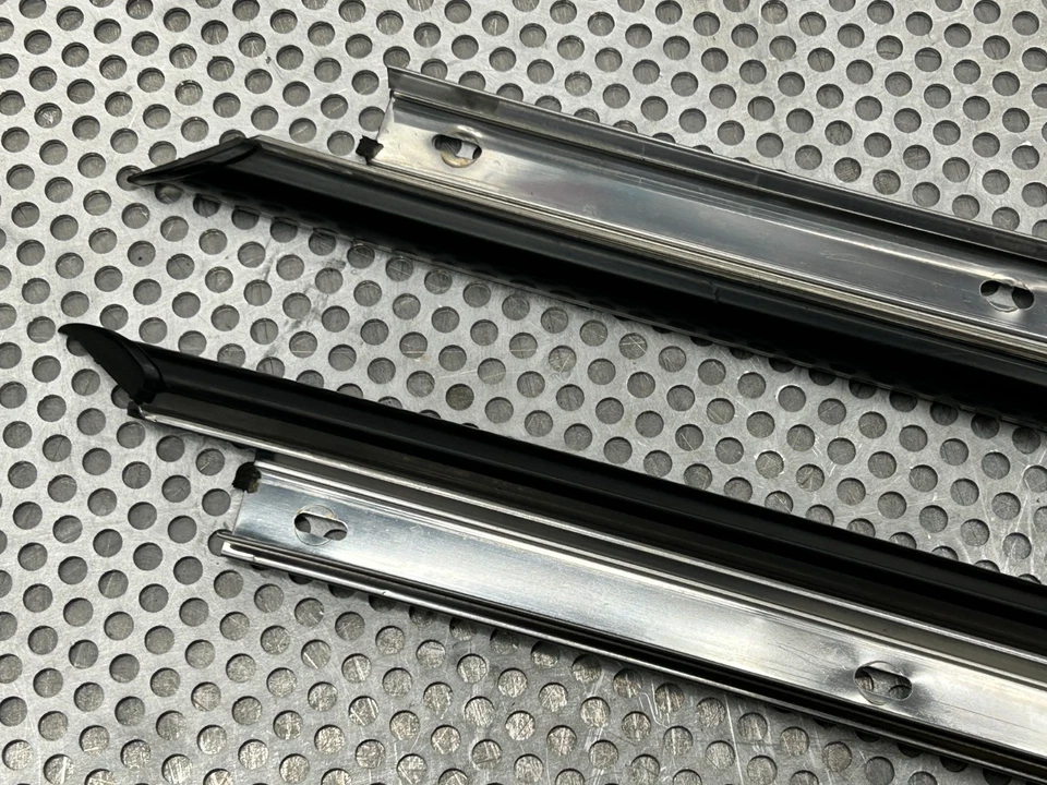 Toyota MR2 Spyder 2000-2005 convertible parabrisas cabezal cinturón molduras diestro + derecho Foto 4 de 4