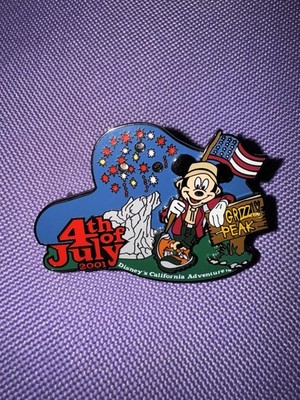 DISNEY DCA 4TH OF JULY 2001 MICKEY MOUSE AMERICAN FLAG  LE 3600 PIN