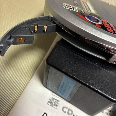 SONY CD WALKMAN D-E01 ソニー ポータブルCDプレーヤー D-E01 CD WALKMAN® (Portable CD Player) | Gallery | Sony Design