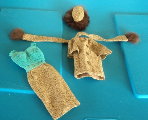 VINTAGE BARBIE #1647 GOLD 'N GLAMOUR CLOTHES!*****