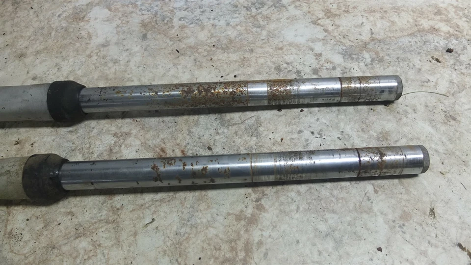 Amortiguadores horquillas delanteras Kawasaki F8 Bison 250 71 tubos Foto 2 de 4