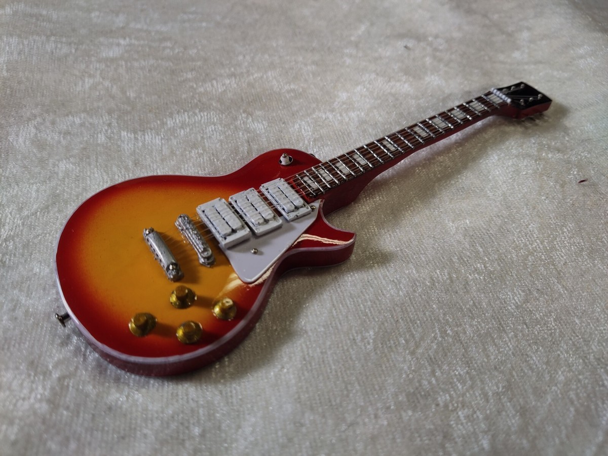 GIBSON CHERRY LES PAUL MINI 1/6 REPLICA KISS ACE CUSTOM MINIATURE