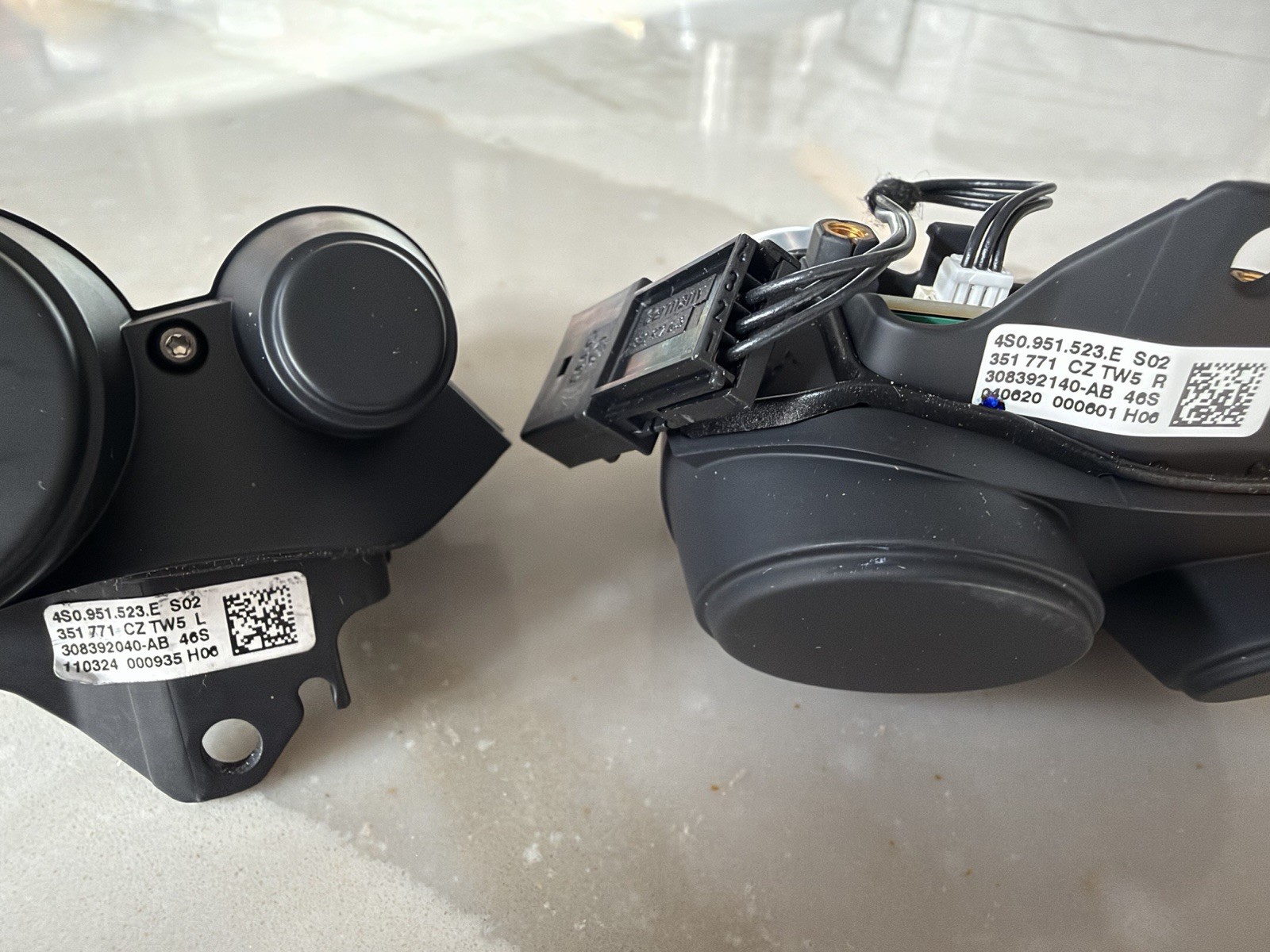 Audi R8 Lower Steering wheel switches Set P/N 4S0951523E