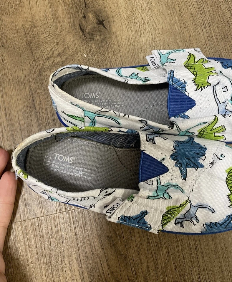 Zapatos Tom’s dinosaurio para niños talla 11 Foto 2 de 4