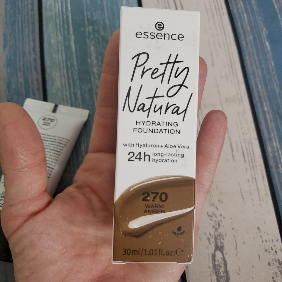 Essence Pretty Natural Hydrating Foundation Hyaluronic & Aloe ~270 Warm Amber - Image 3 of 4