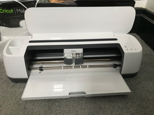 cricut maker machine new, will no power on - Picture 3 of 9