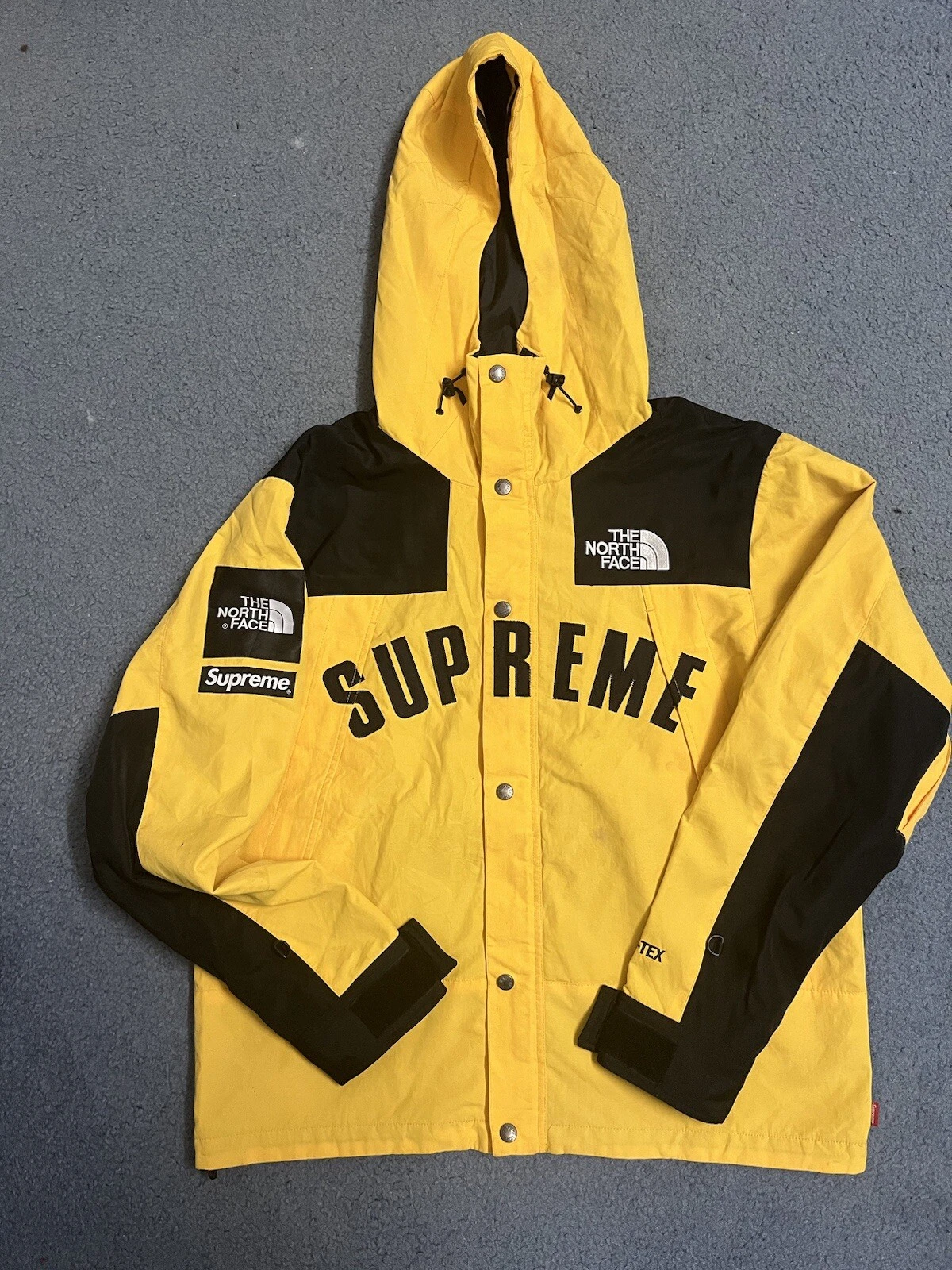 Parka de montagne Supreme X The North Face Arc Logo « jaune »