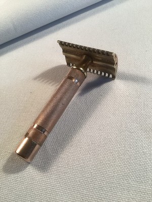 Vintage 1930's Gillette Long Comb DE Safety Razor Beauty Clean!