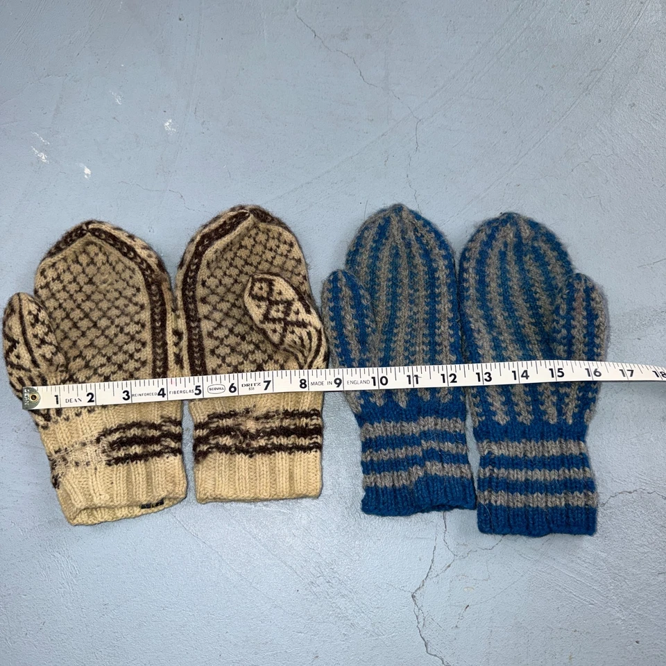 VTG 1960s Lot of 2 Charcoal Gray and Cream Wool Norway Mittens Gloves Cute 60s - Image 3 of 4