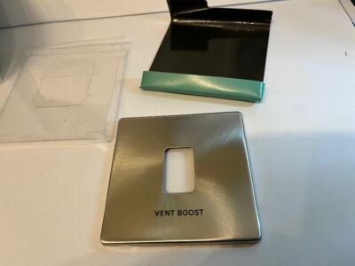 SCP422BS Click Vent Boost 20A Schalterplatte Click gebürstet Edelstahl graviert