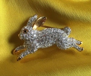 Authentic SWAROVSKI CRYSTAL PAVE' RABBIT PIN/BROOCH, RETIRED 24CT gold plated
