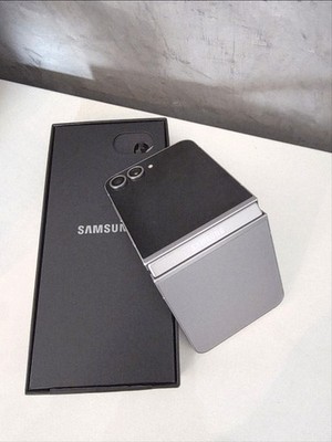 Samsung Galaxy Z flip 5, 256 GB, Dual sim, Silber, US Version, Top Zustand
