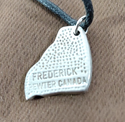 Frederick Pewter Raven Bird Pendant Canada 3/4